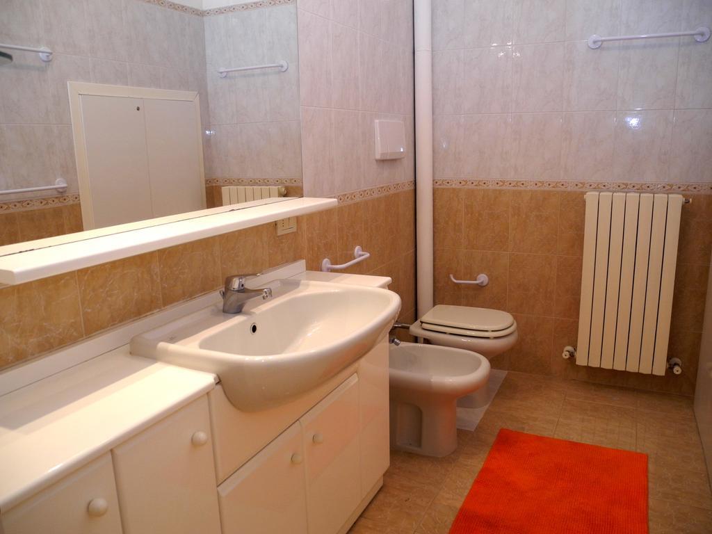Collemare Apartment เปซาโร ห้อง รูปภาพ